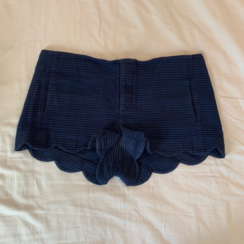 Lilly Pulitzer scalloped short